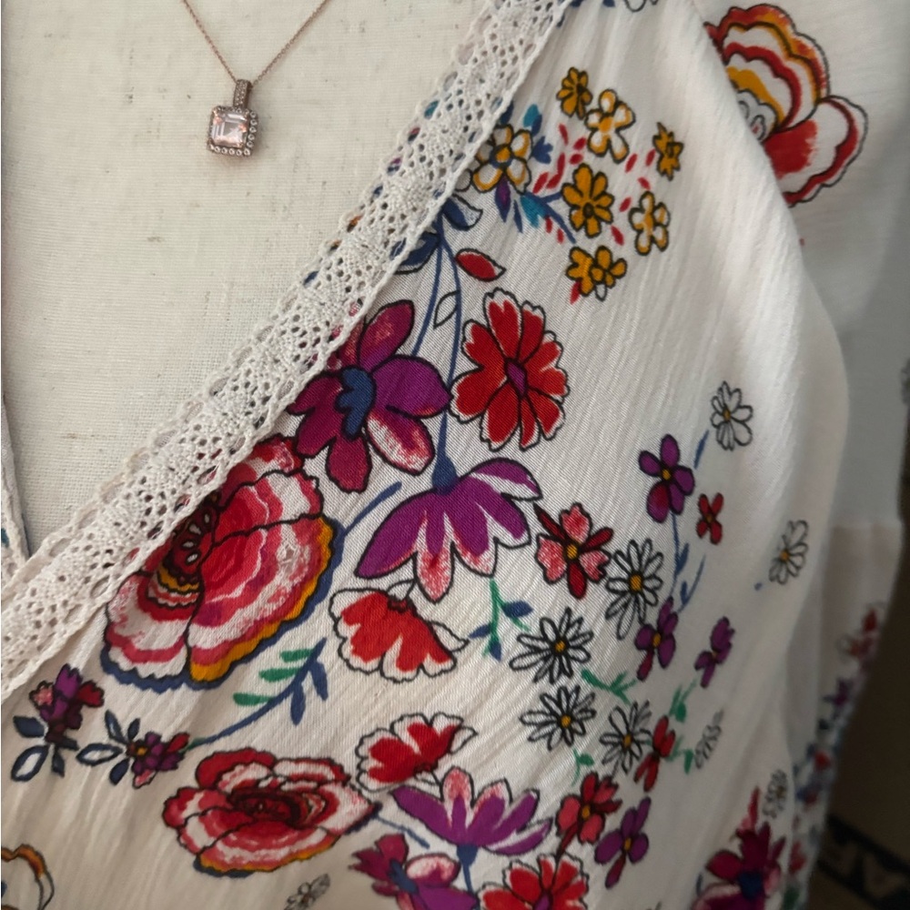 Beautiful Floral Kimono Lace Detail Bila Final Sale - Picture 8 of 10